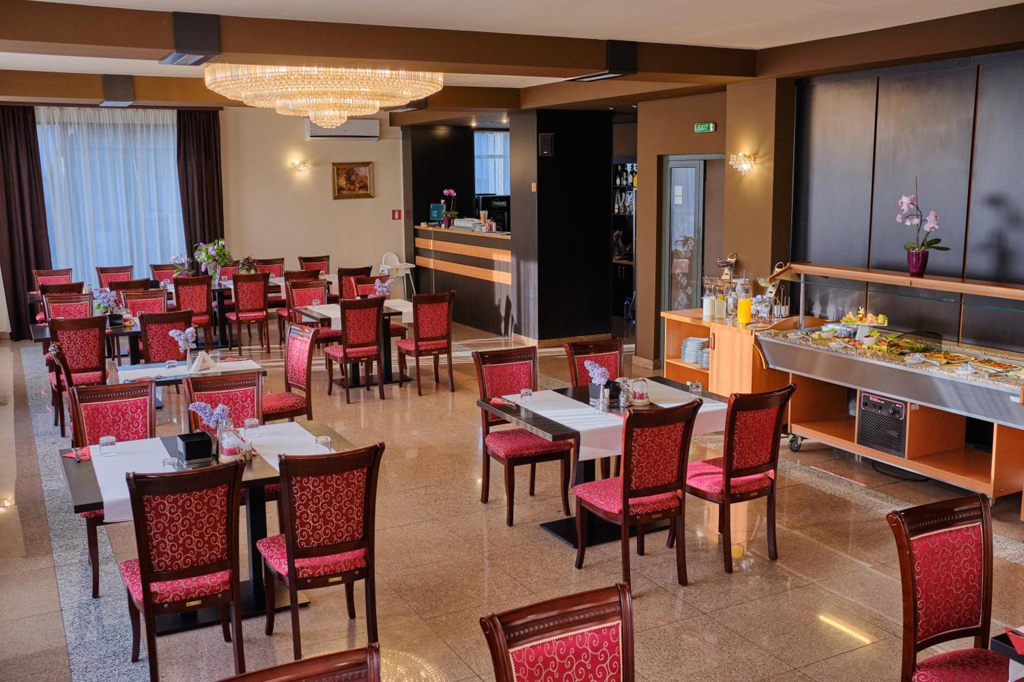 Hotel Regal Брашов Экстерьер фото